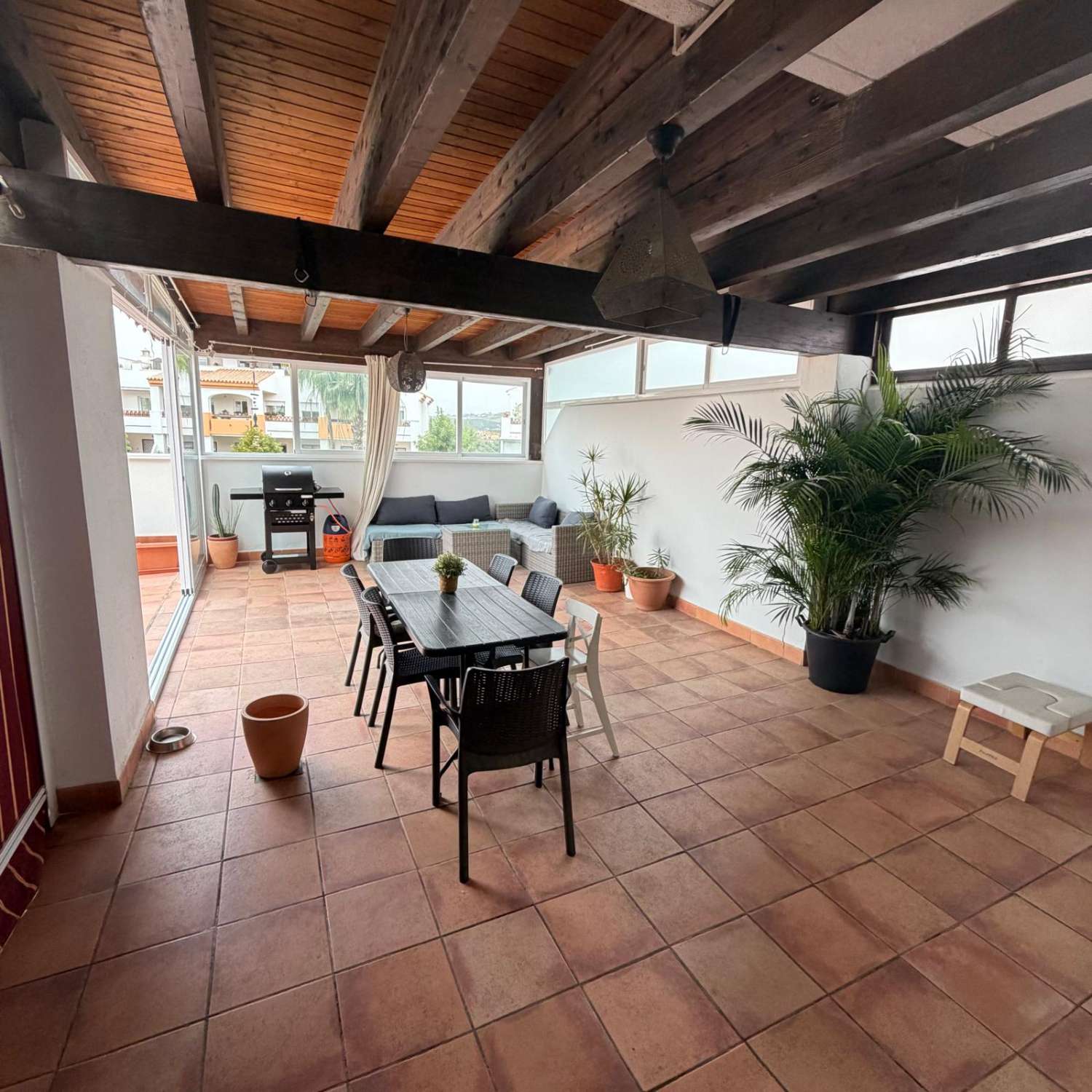 位于Caleta de Vélez的美丽公寓出售，带有大型露台和社区区域