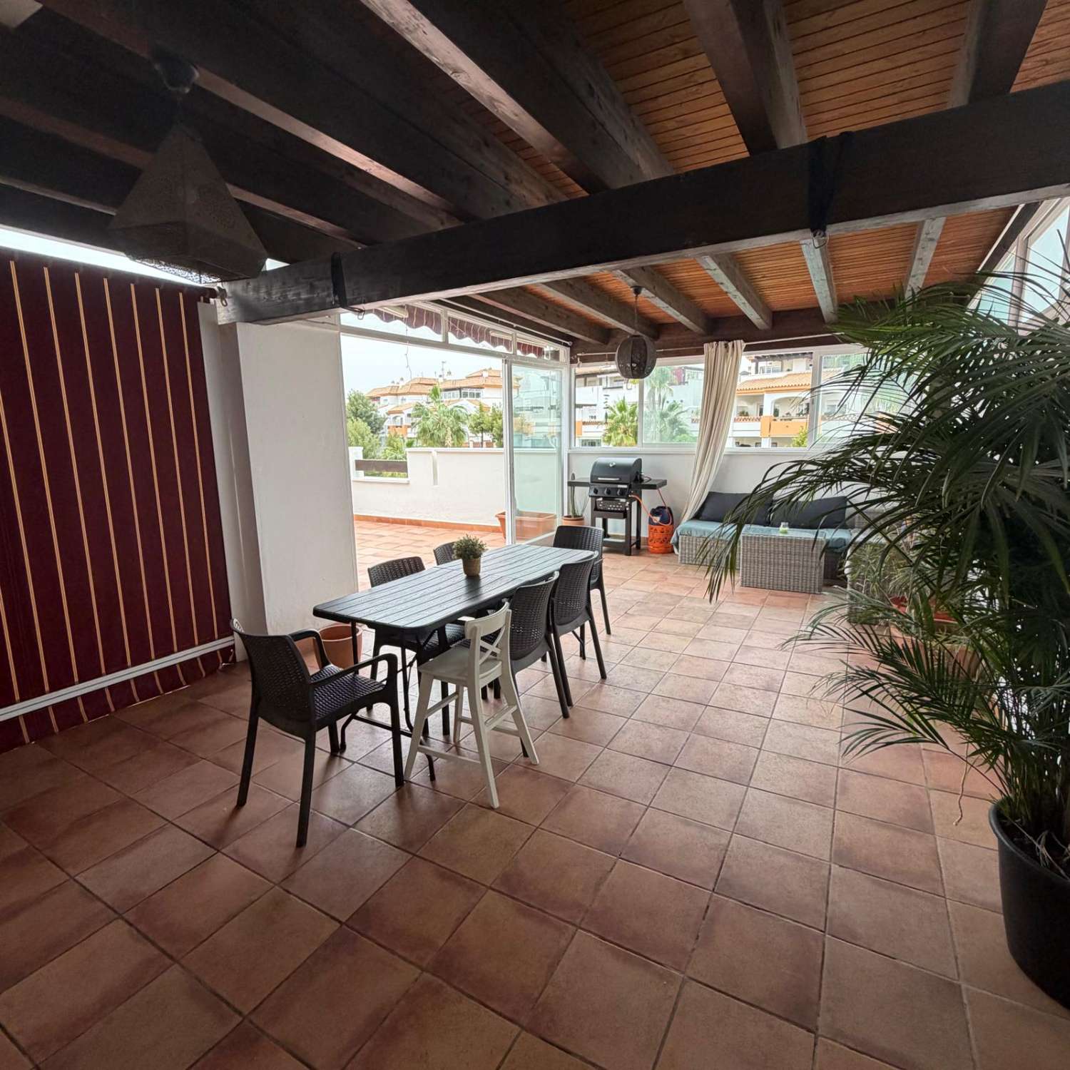 位于Caleta de Vélez的美丽公寓出售，带有大型露台和社区区域