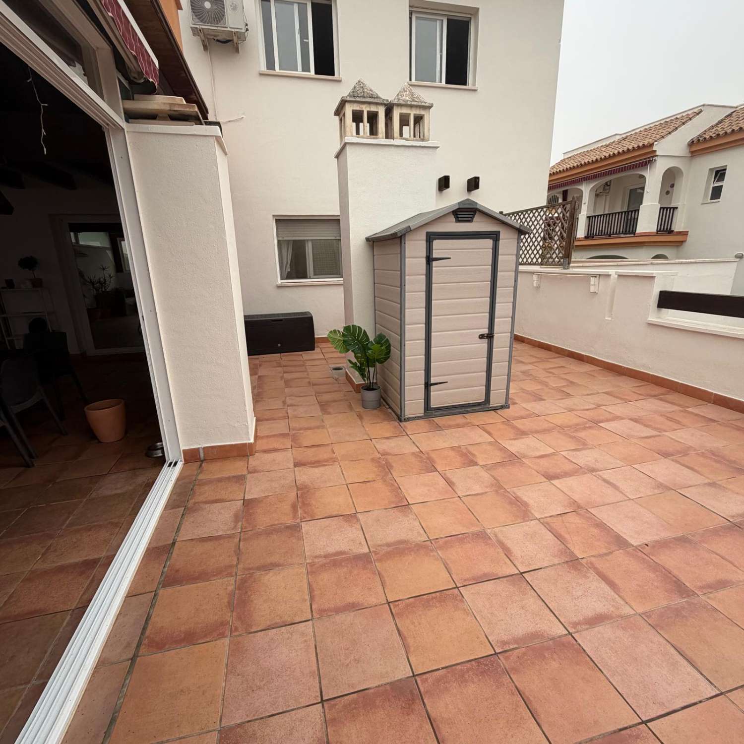 位于Caleta de Vélez的美丽公寓出售，带有大型露台和社区区域