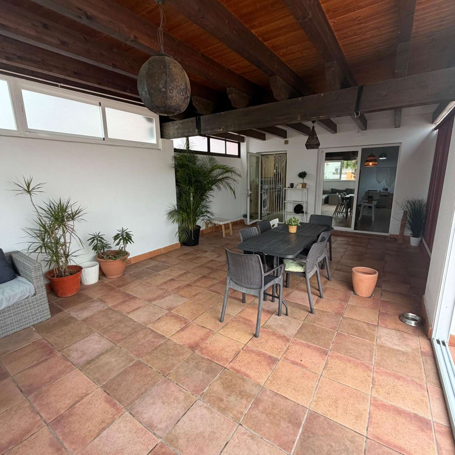 位于Caleta de Vélez的美丽公寓出售，带有大型露台和社区区域