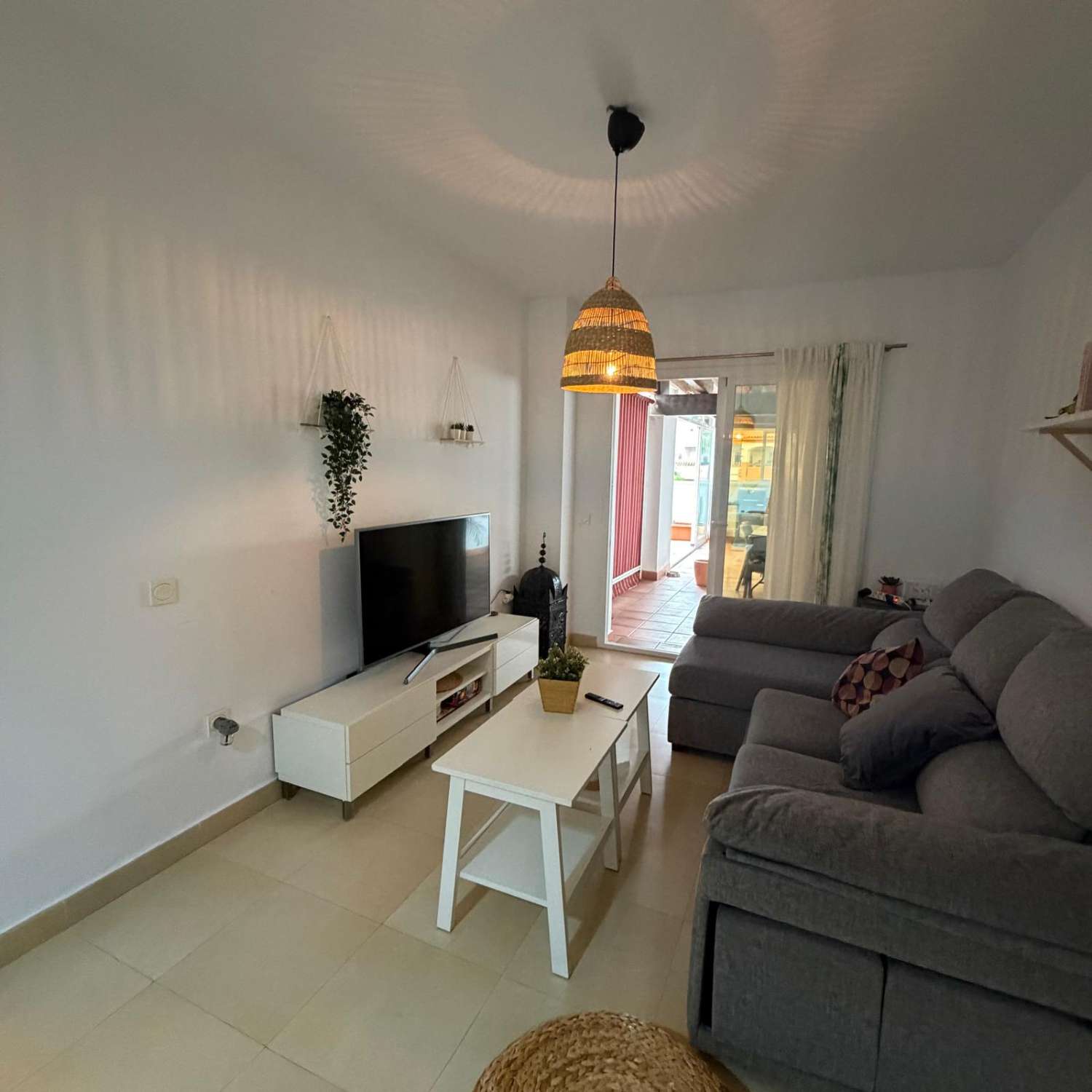 位于Caleta de Vélez的美丽公寓出售，带有大型露台和社区区域