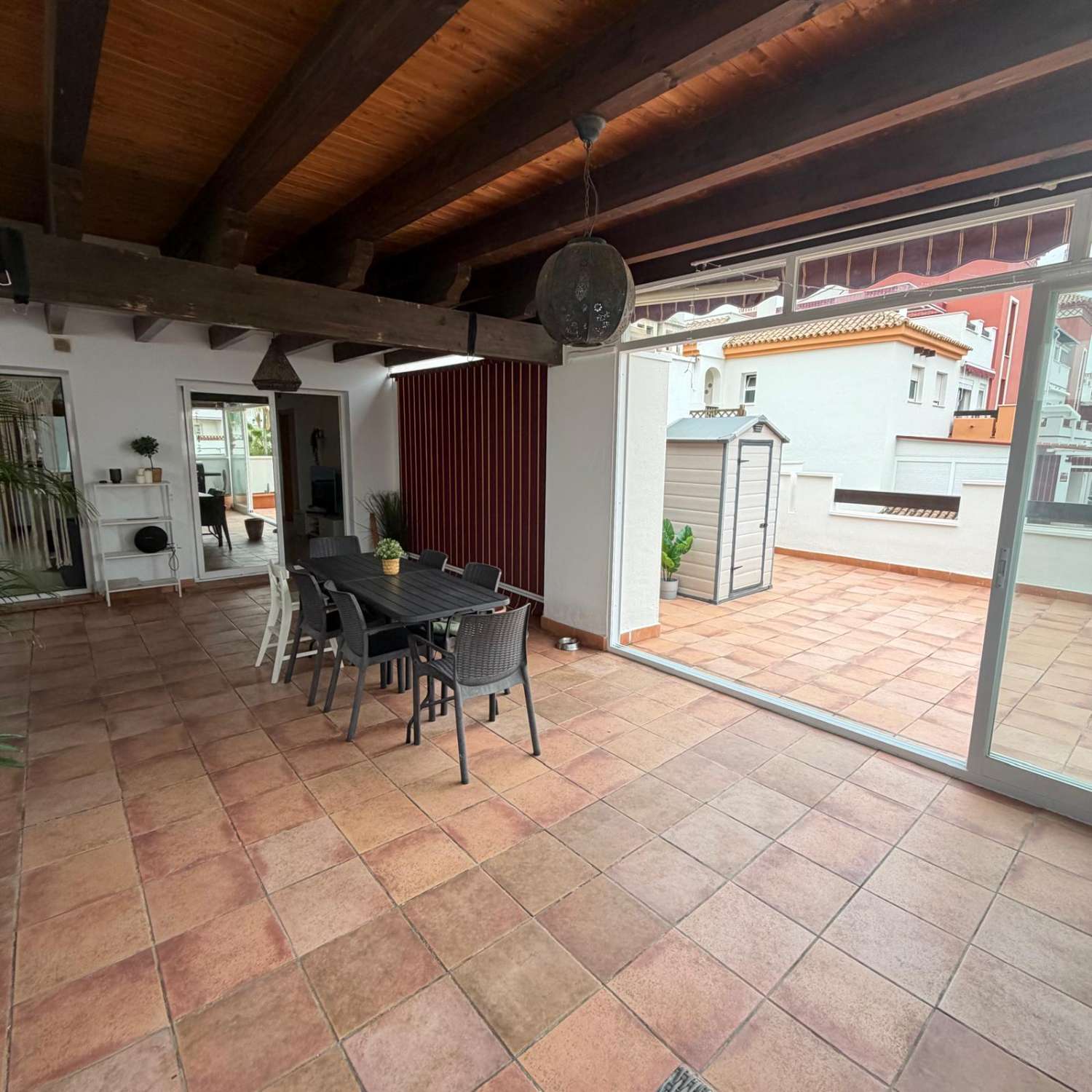 位于Caleta de Vélez的美丽公寓出售，带有大型露台和社区区域