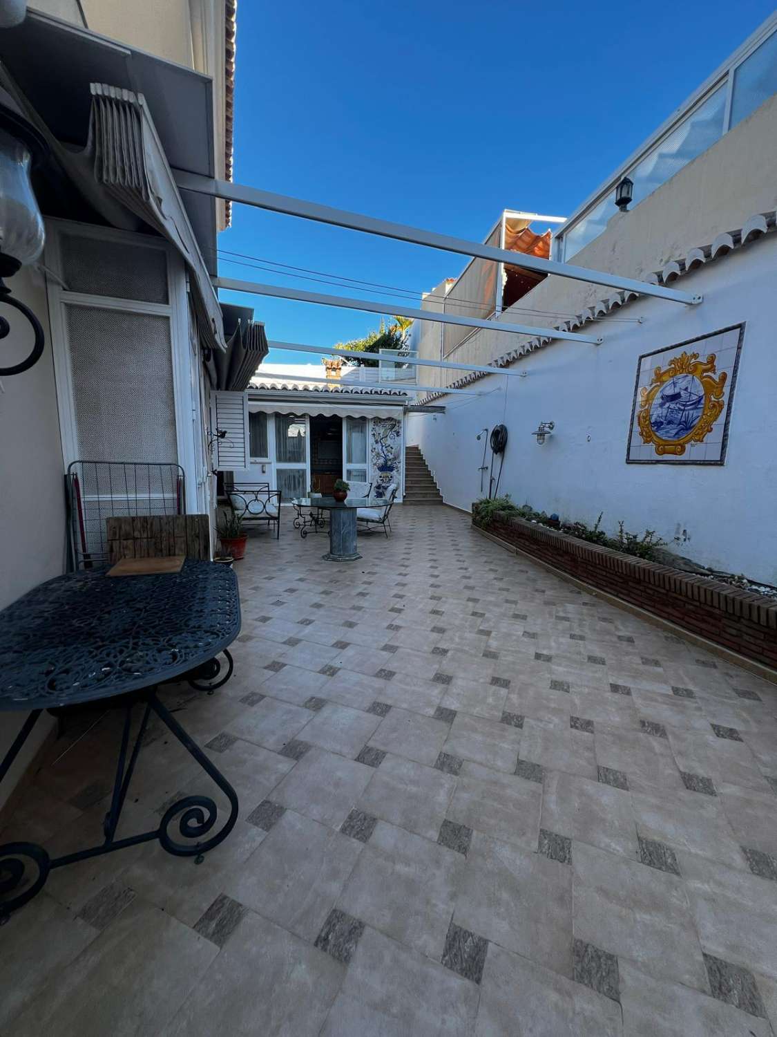 Stort hus med havsutsikt till salu i Caleta de Vélez