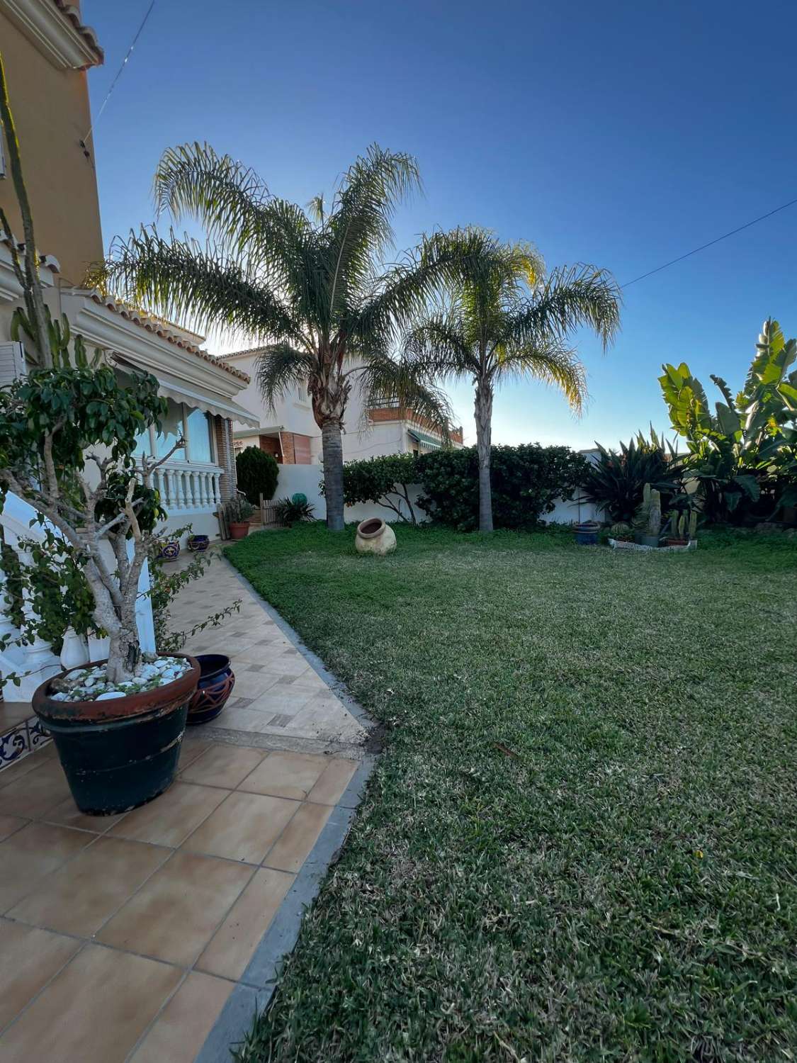 Stort hus med havsutsikt till salu i Caleta de Vélez