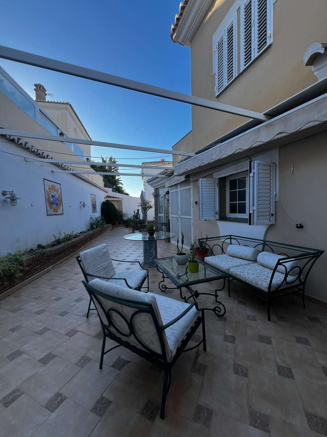 Stort hus med havsutsikt till salu i Caleta de Vélez