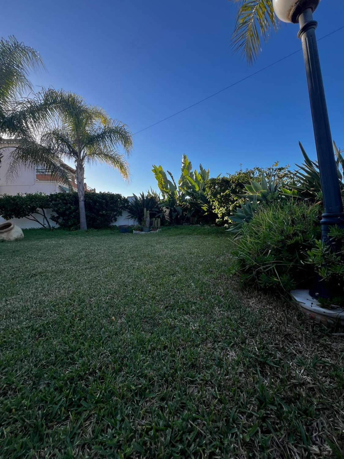 Stort hus med havsutsikt till salu i Caleta de Vélez