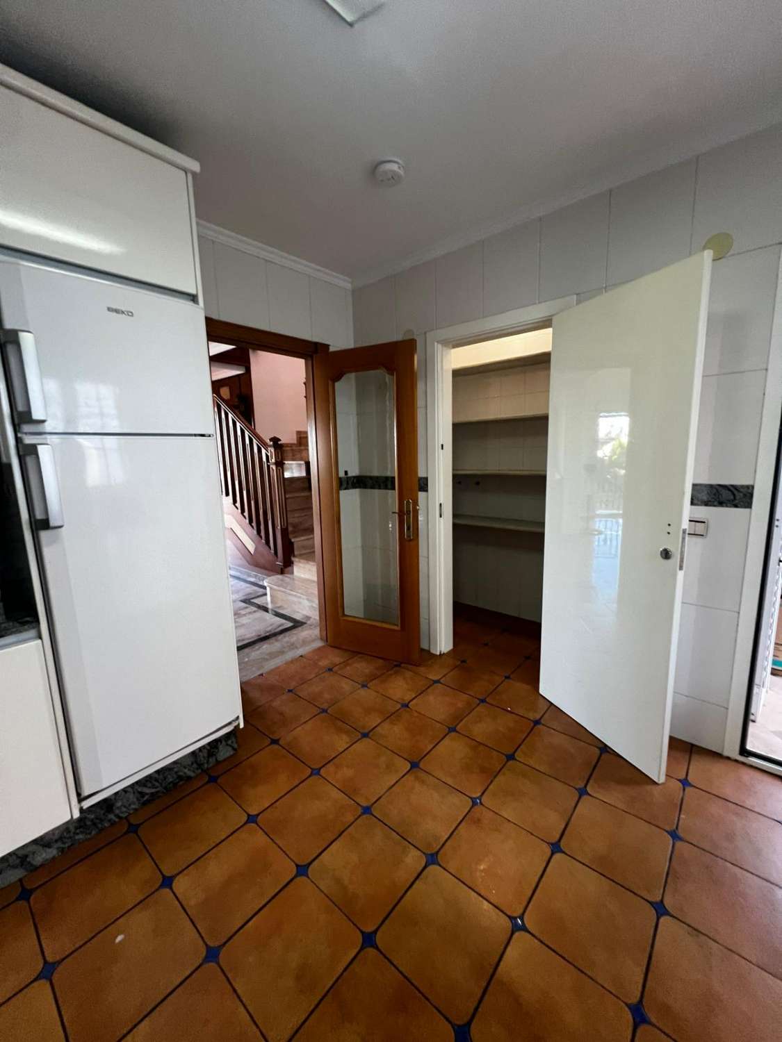 Stort hus med havsutsikt till salu i Caleta de Vélez