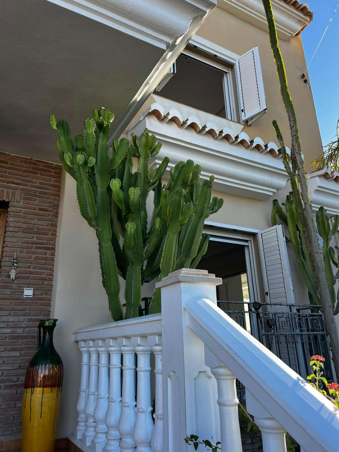 Stort hus med havsutsikt till salu i Caleta de Vélez