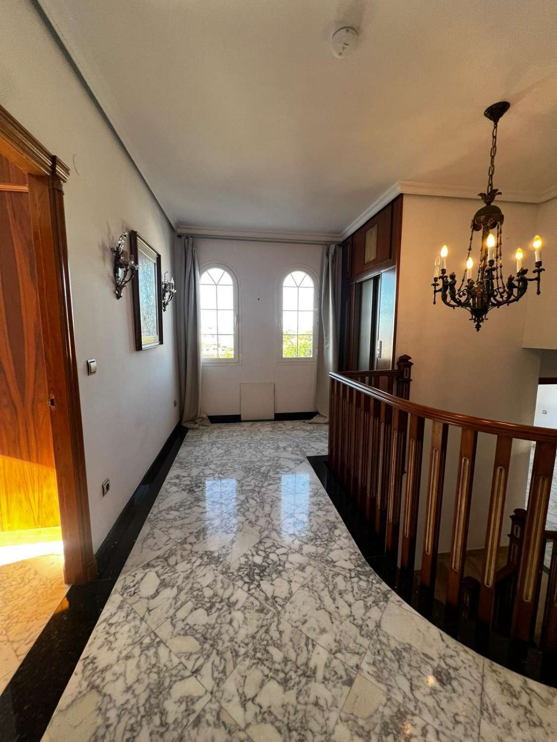 Stort hus med havsutsikt till salu i Caleta de Vélez