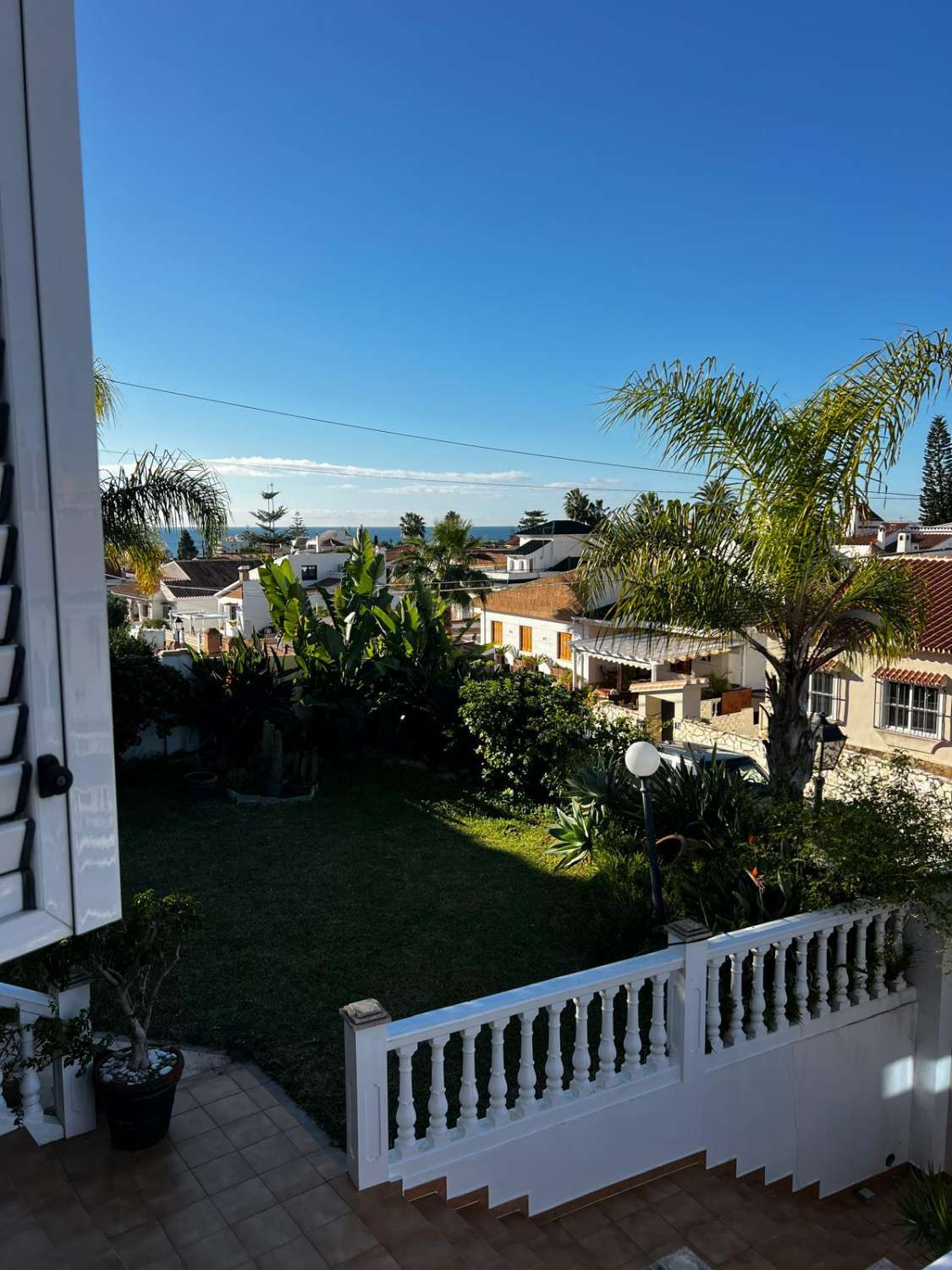 Stort hus med havsutsikt till salu i Caleta de Vélez