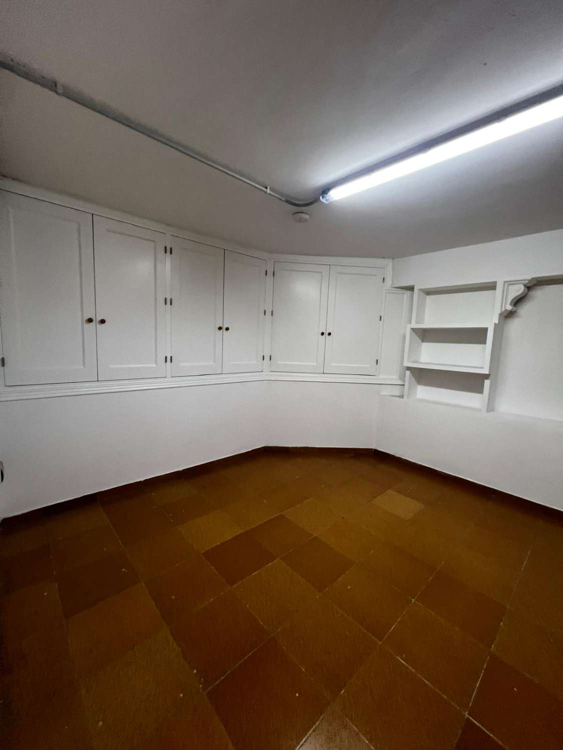 Stort hus med havsutsikt till salu i Caleta de Vélez