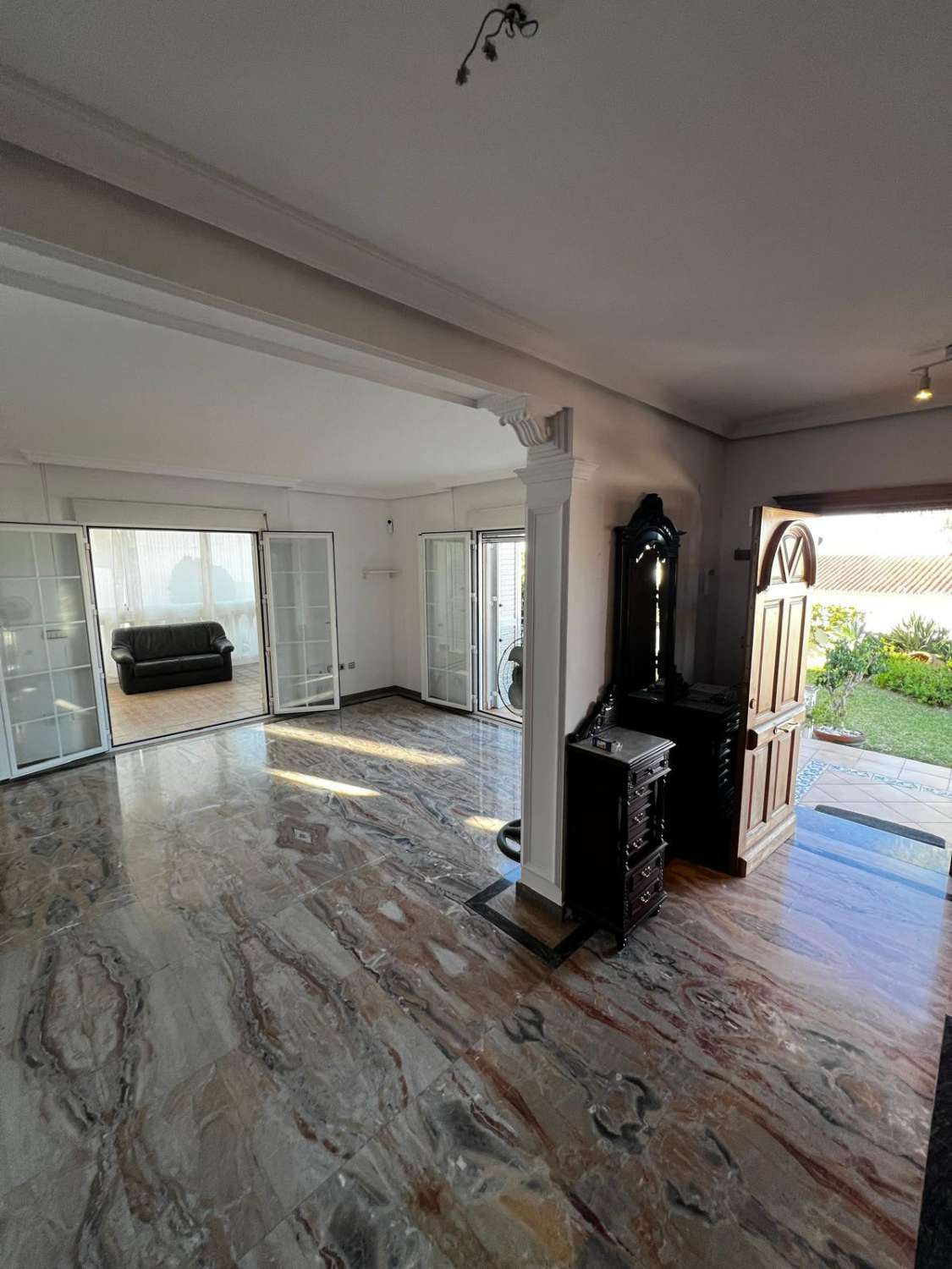 Stort hus med havsutsikt till salu i Caleta de Vélez