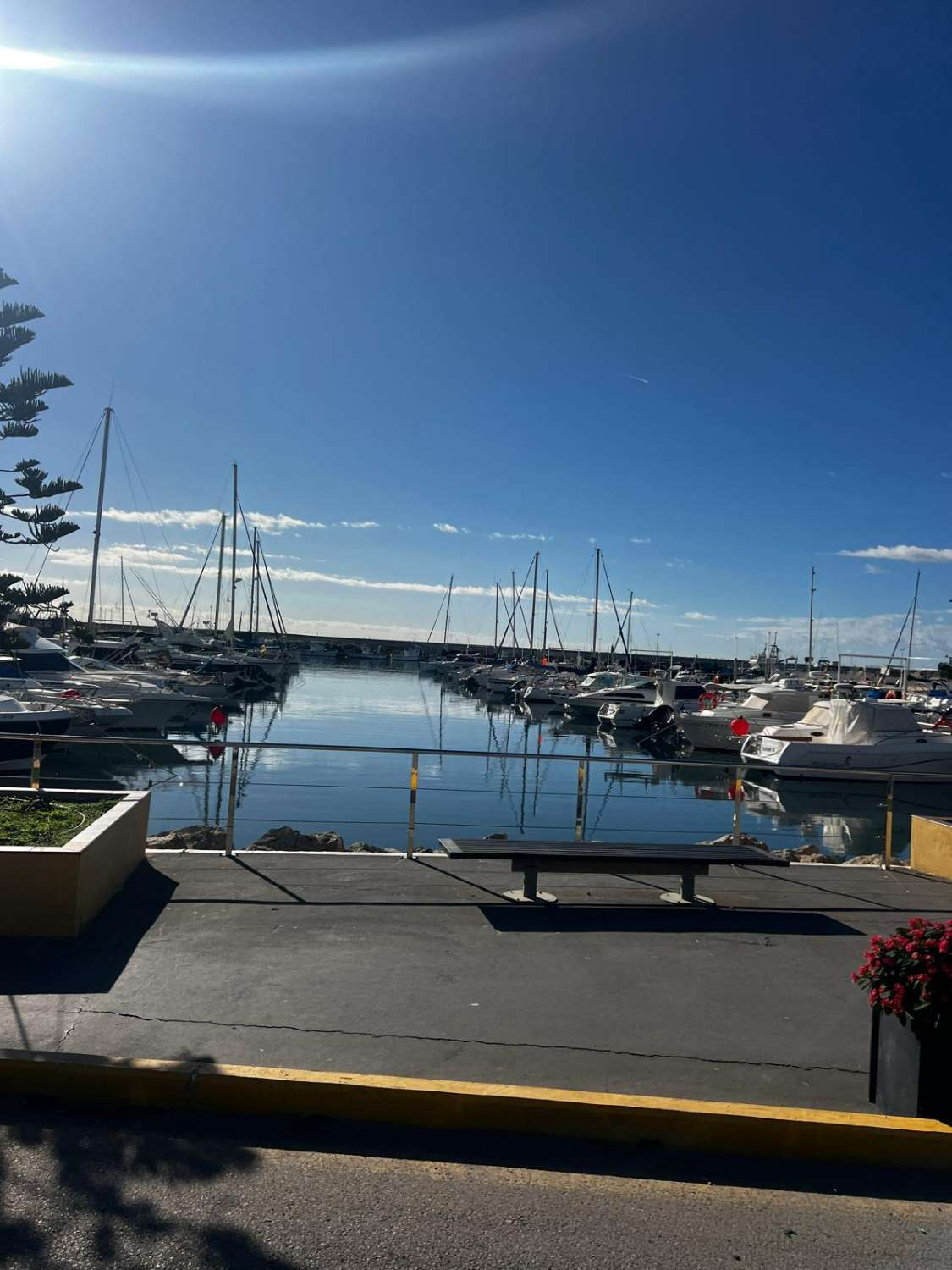 Stort hus med havsutsikt till salu i Caleta de Vélez