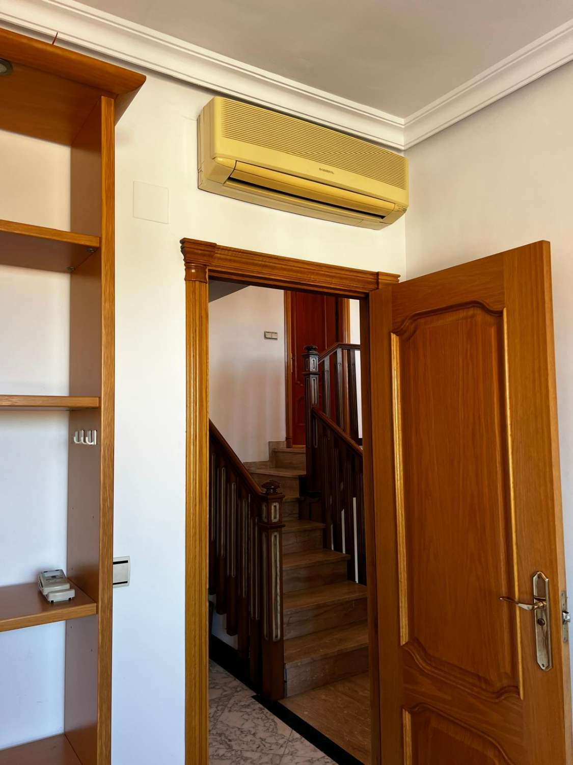 Stort hus med havsutsikt till salu i Caleta de Vélez