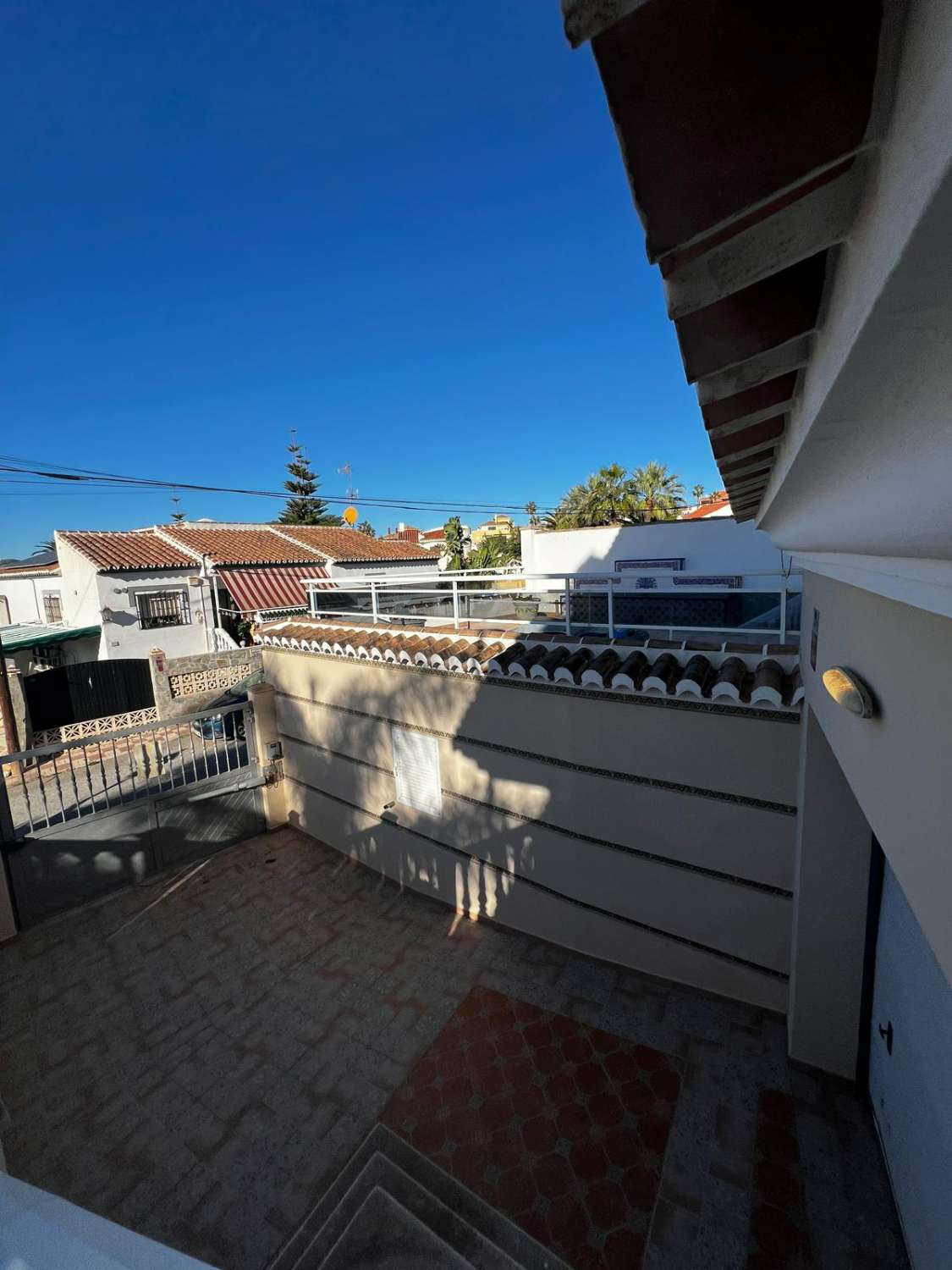 Stort hus med havsutsikt till salu i Caleta de Vélez