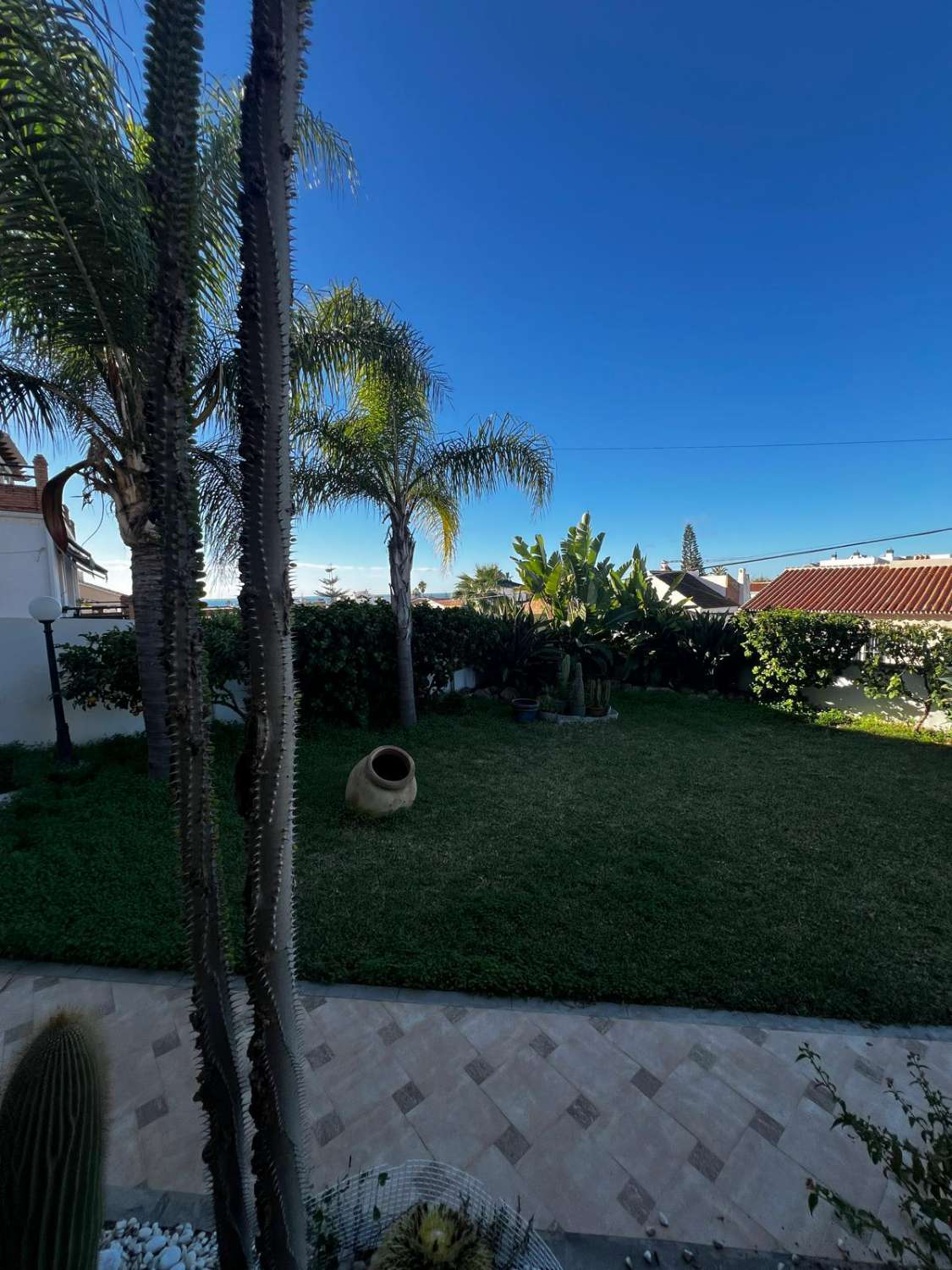 Stort hus med havsutsikt till salu i Caleta de Vélez