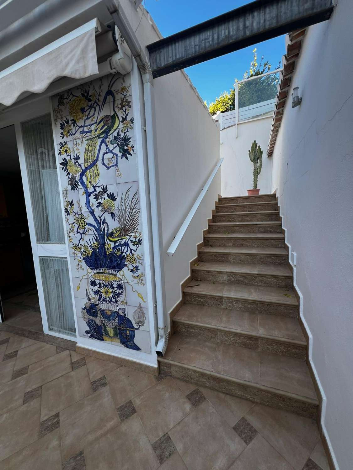 Stort hus med havsutsikt till salu i Caleta de Vélez