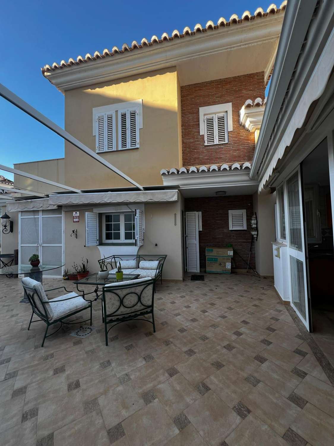 Stort hus med havsutsikt till salu i Caleta de Vélez