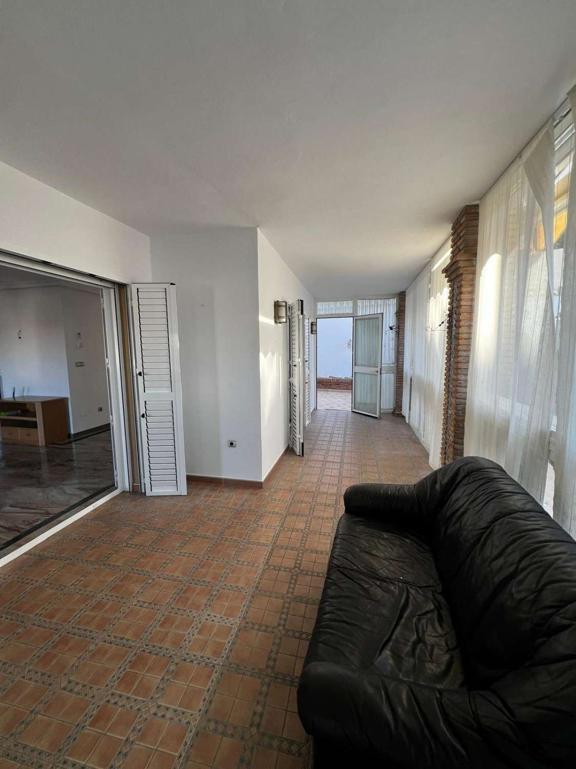 Stort hus med havsutsikt till salu i Caleta de Vélez