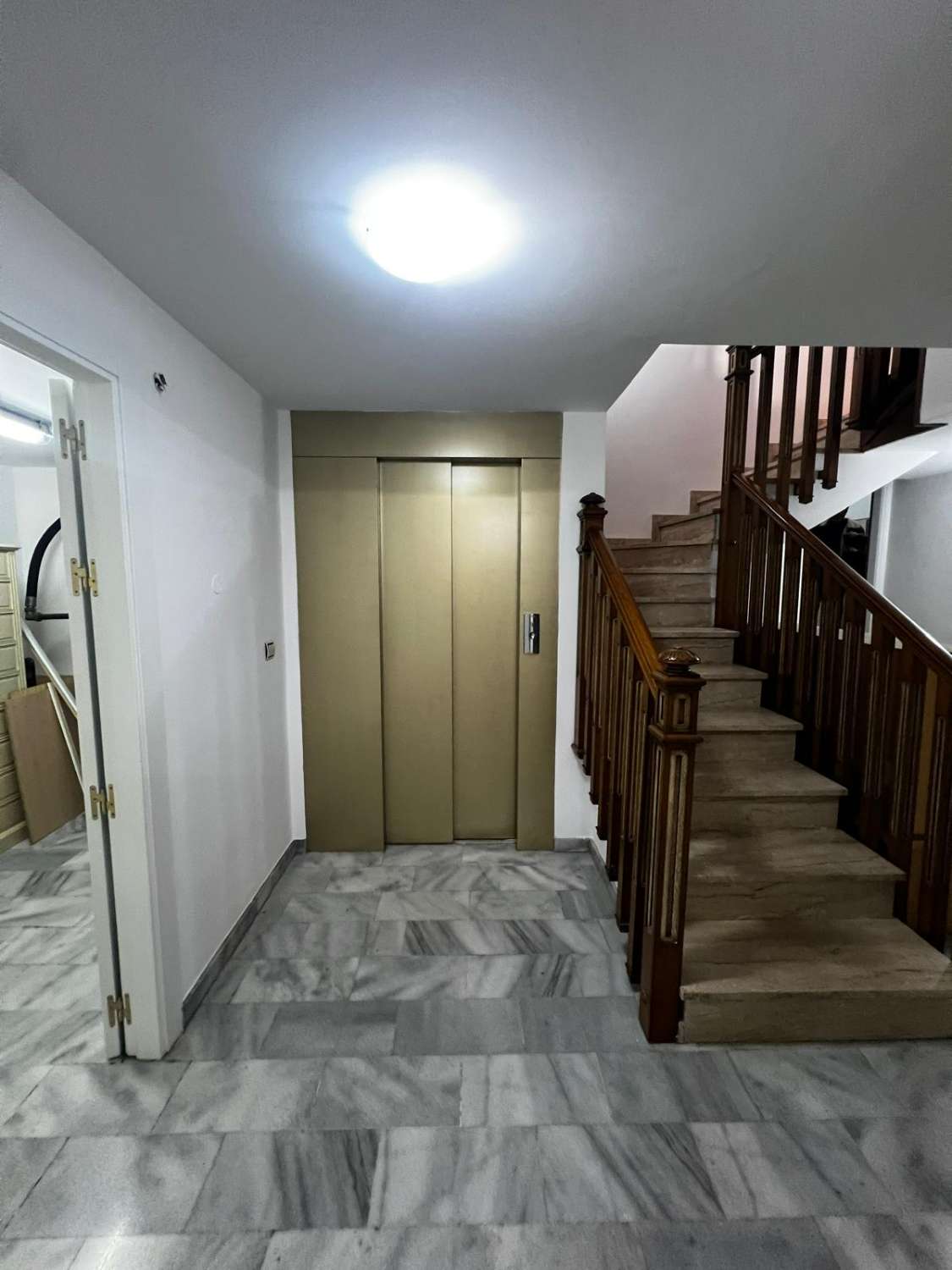 Stort hus med havsutsikt till salu i Caleta de Vélez