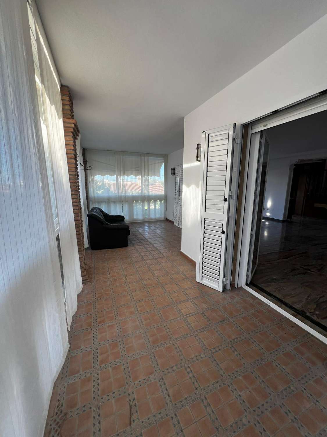 Stort hus med havsutsikt till salu i Caleta de Vélez