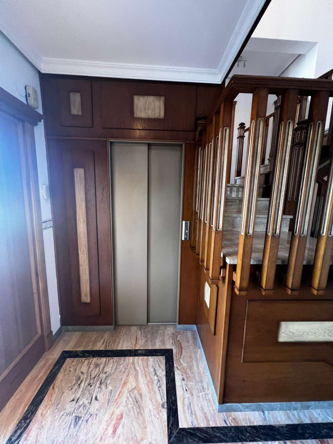 Stort hus med havsutsikt till salu i Caleta de Vélez