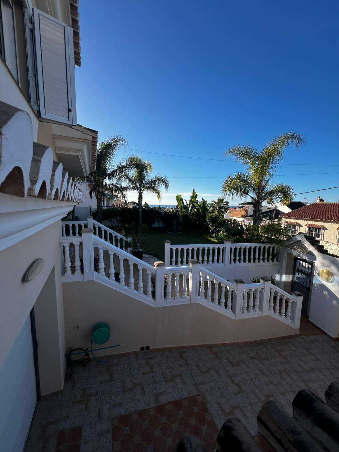 Stort hus med havsutsikt till salu i Caleta de Vélez