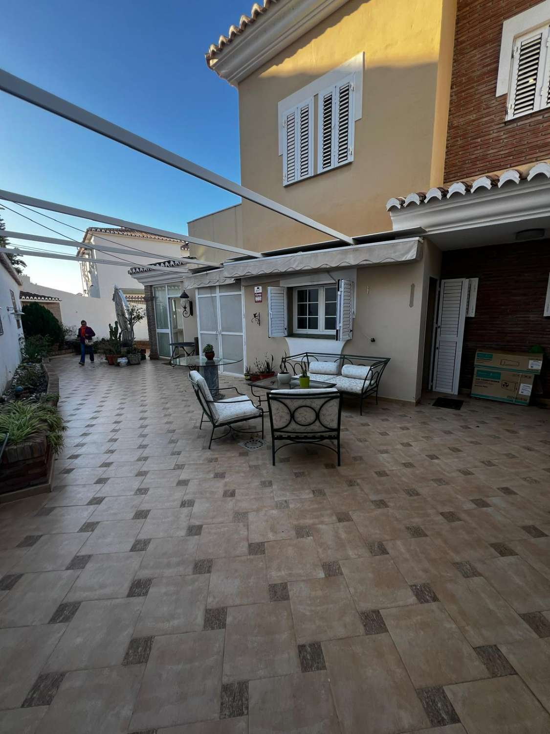 Stort hus med havsutsikt till salu i Caleta de Vélez