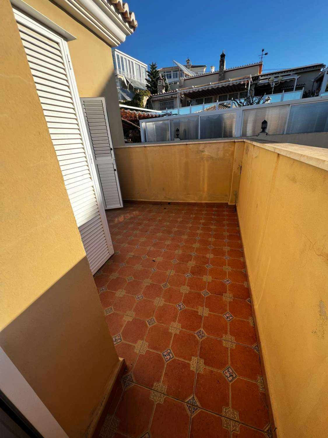 Stort hus med havsutsikt till salu i Caleta de Vélez