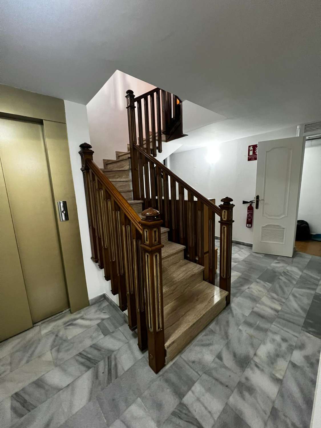 Stort hus med havsutsikt till salu i Caleta de Vélez