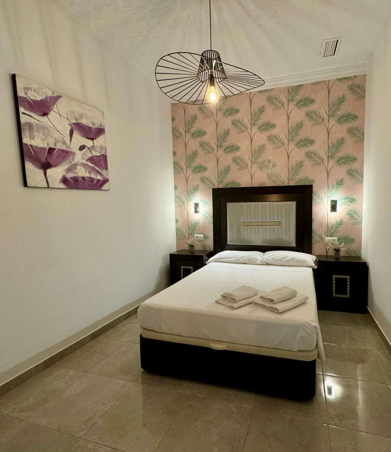 Un grand COMMERCIAL RÉNOVÉ en tant que bien à vendre, Torre del Mar