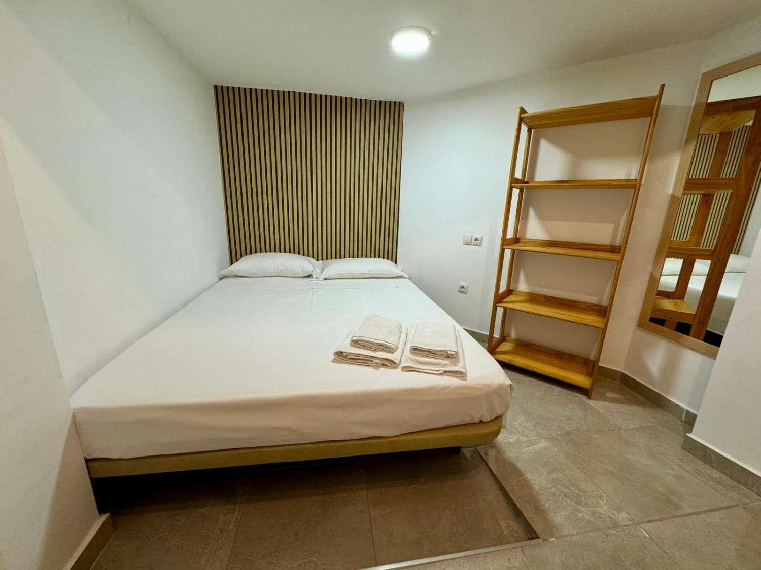 Un grand COMMERCIAL RÉNOVÉ en tant que bien à vendre, Torre del Mar