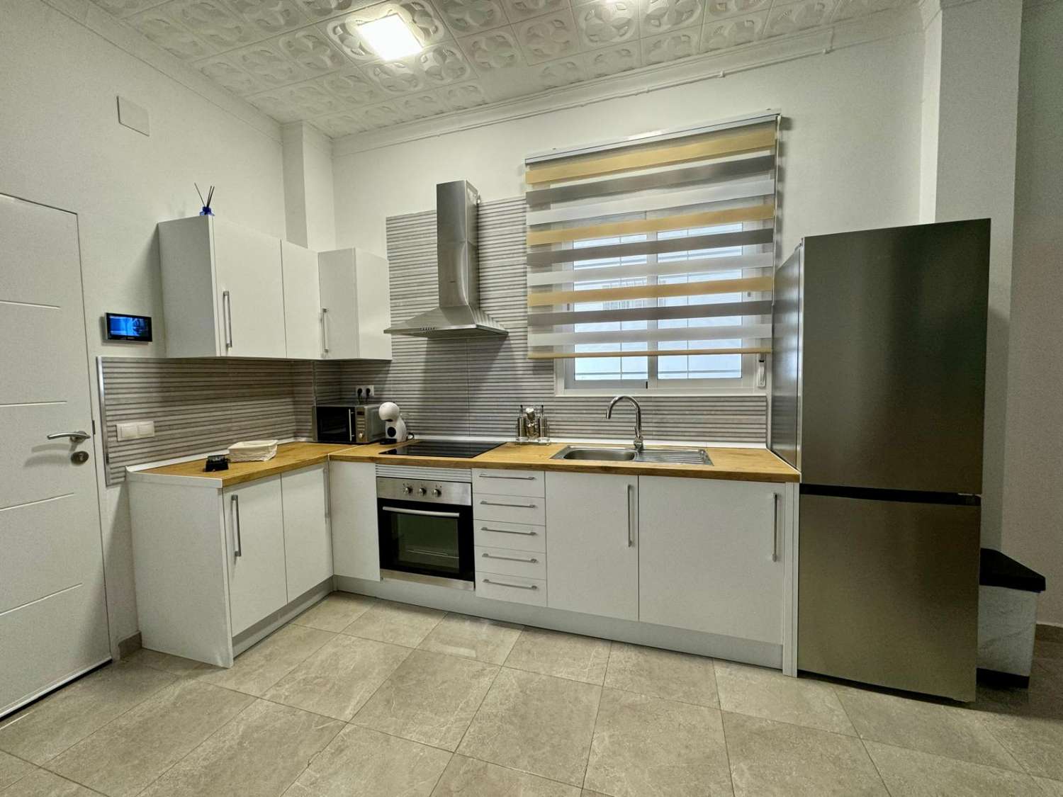 Un grand COMMERCIAL RÉNOVÉ en tant que bien à vendre, Torre del Mar