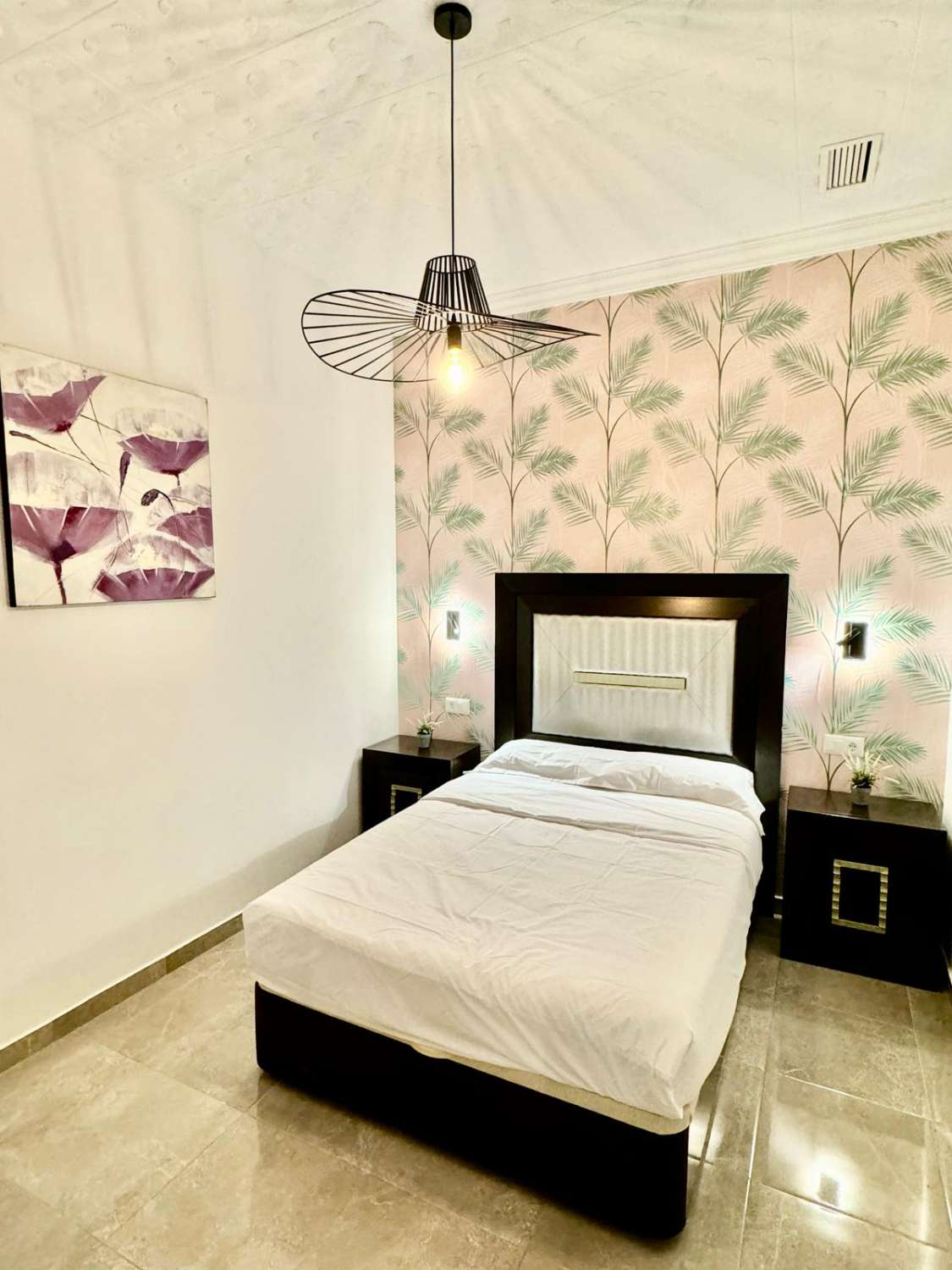 Un grand COMMERCIAL RÉNOVÉ en tant que bien à vendre, Torre del Mar