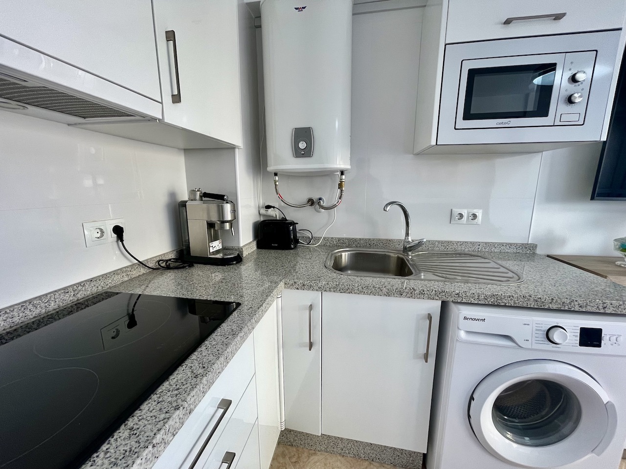 Renovated apartment for sale just 200 meters from the beach in Torre del Mar