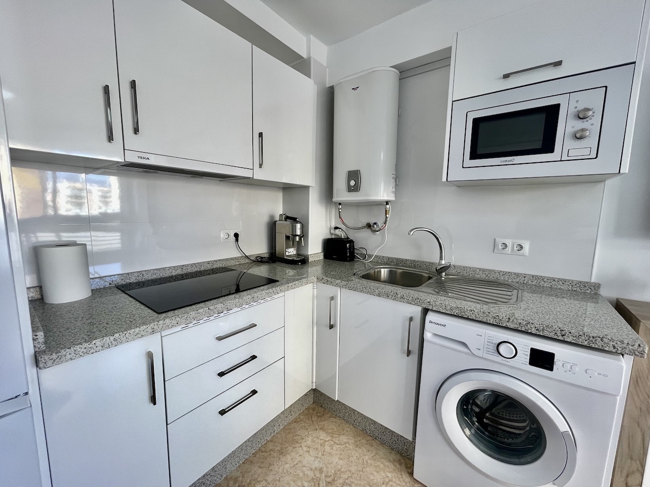 Renovated apartment for sale just 200 meters from the beach in Torre del Mar