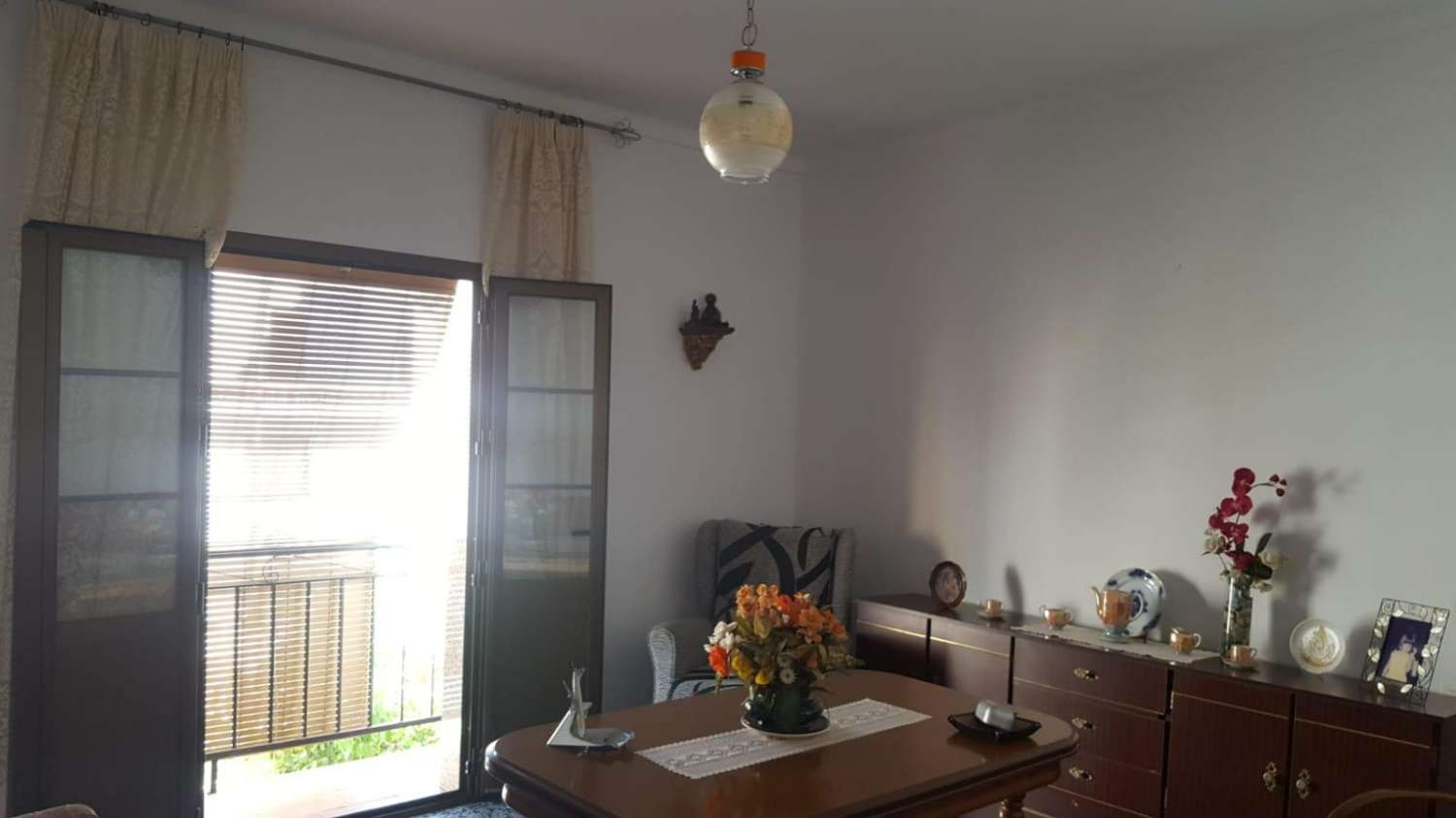 Stort trevåningshus till salu i Algarrobo