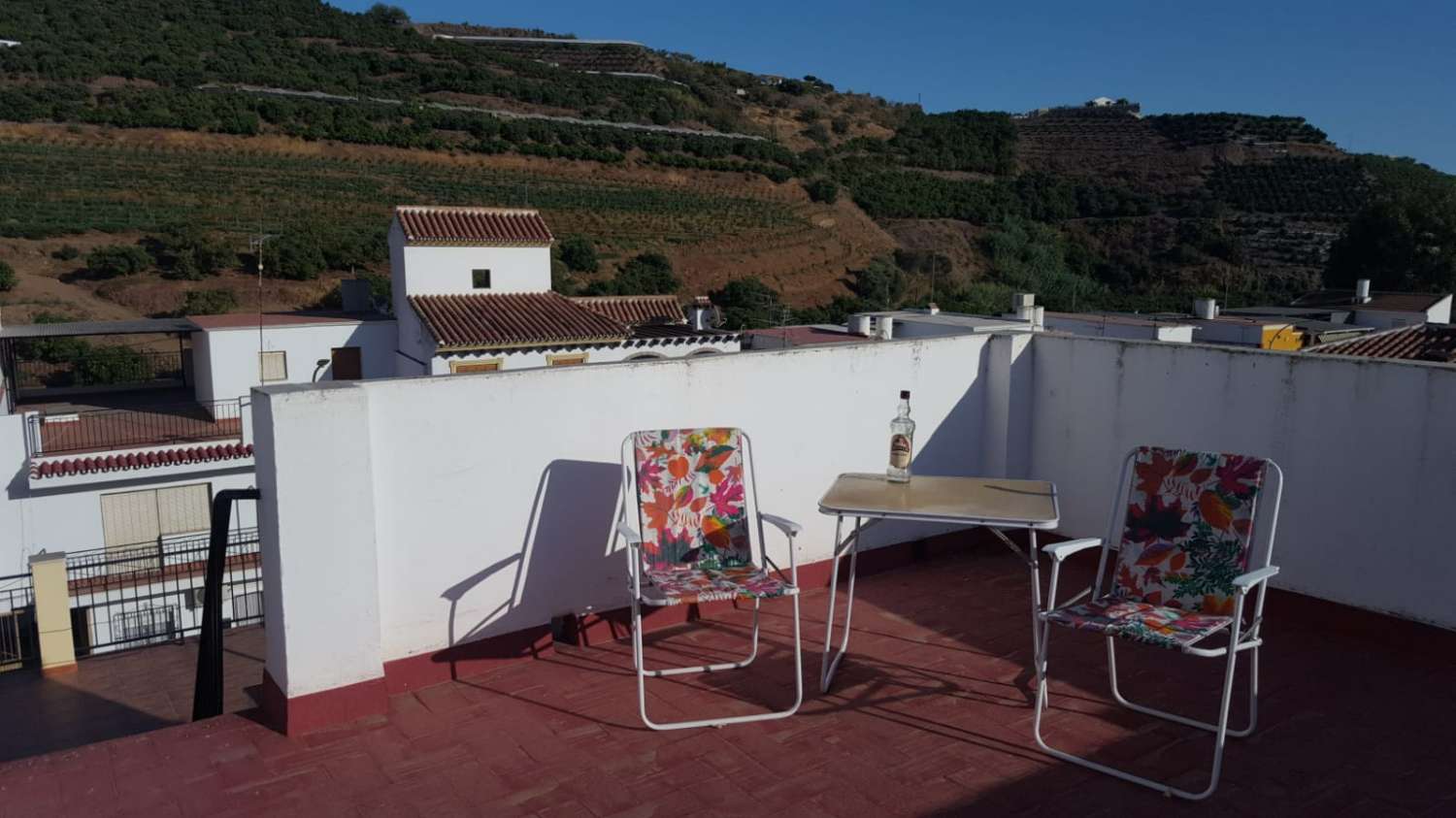 Grande maison de trois étages à vendre à Algarrobo