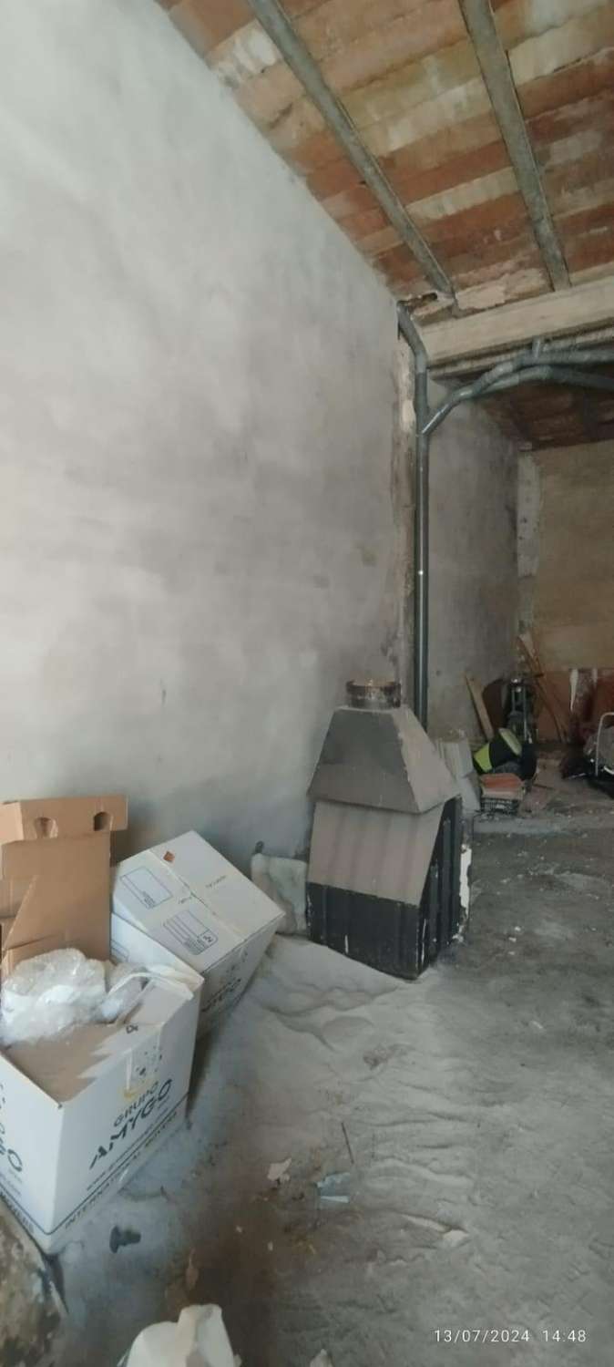 Stort trevåningshus till salu i Algarrobo