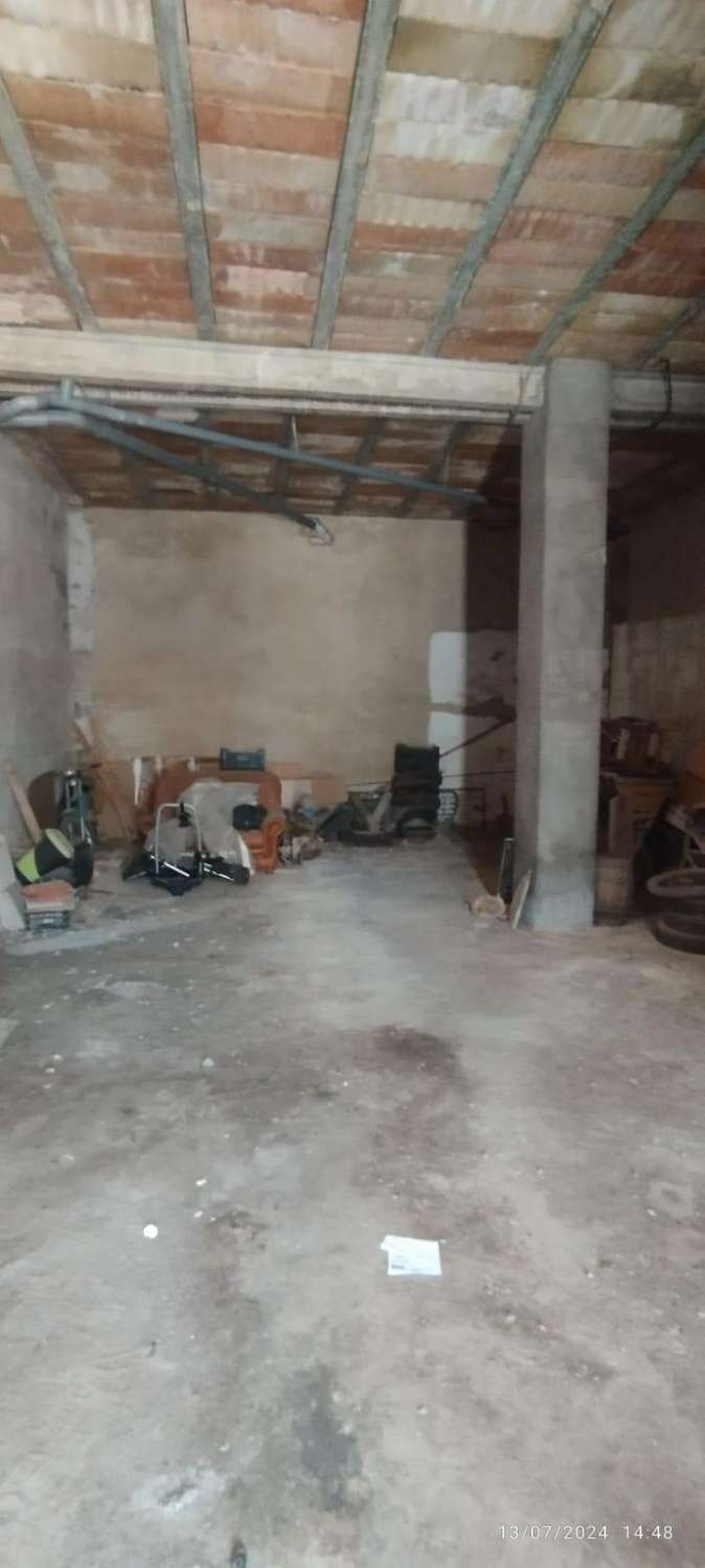 Stort trevåningshus till salu i Algarrobo