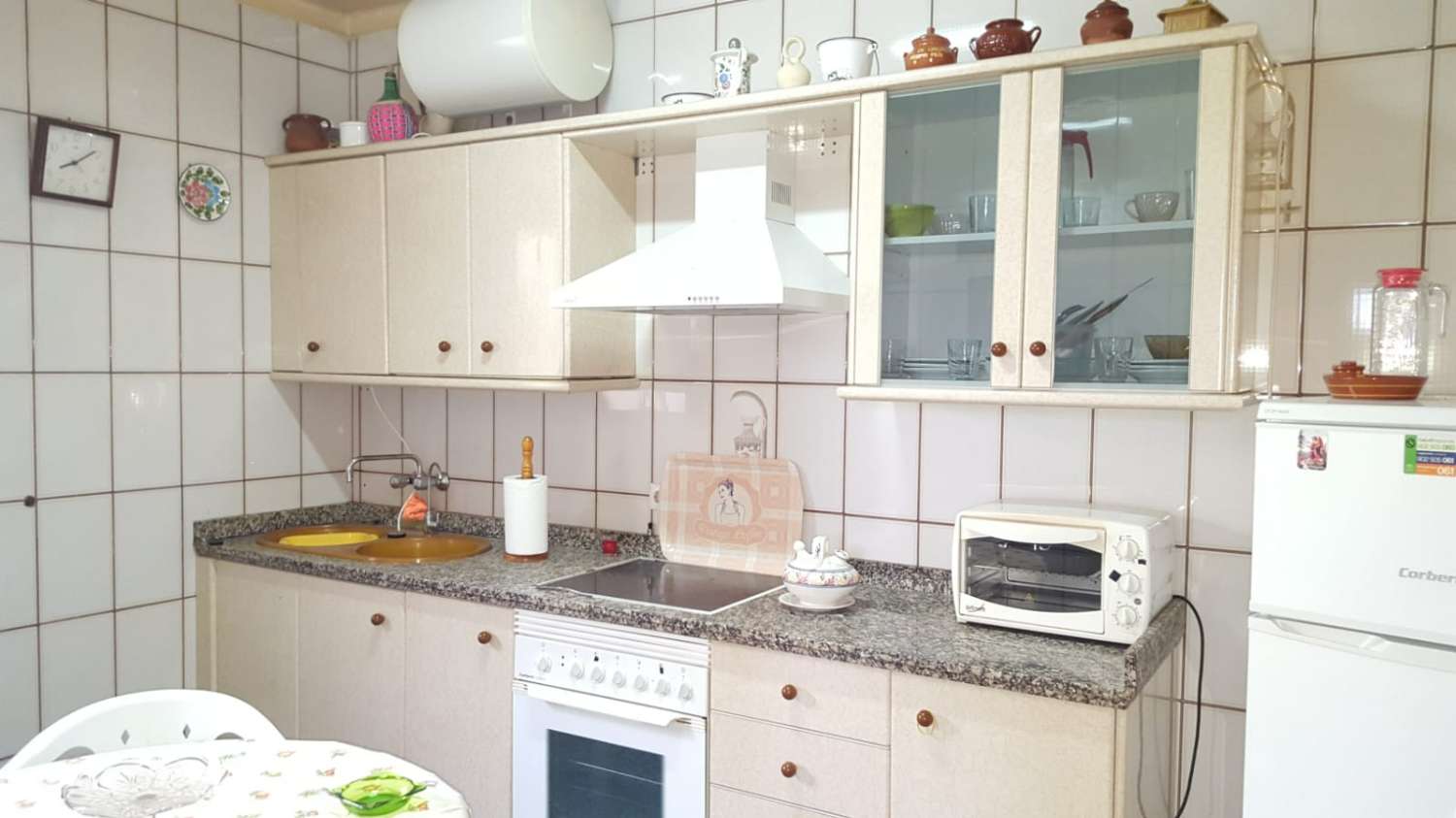 Grande maison de trois étages à vendre à Algarrobo