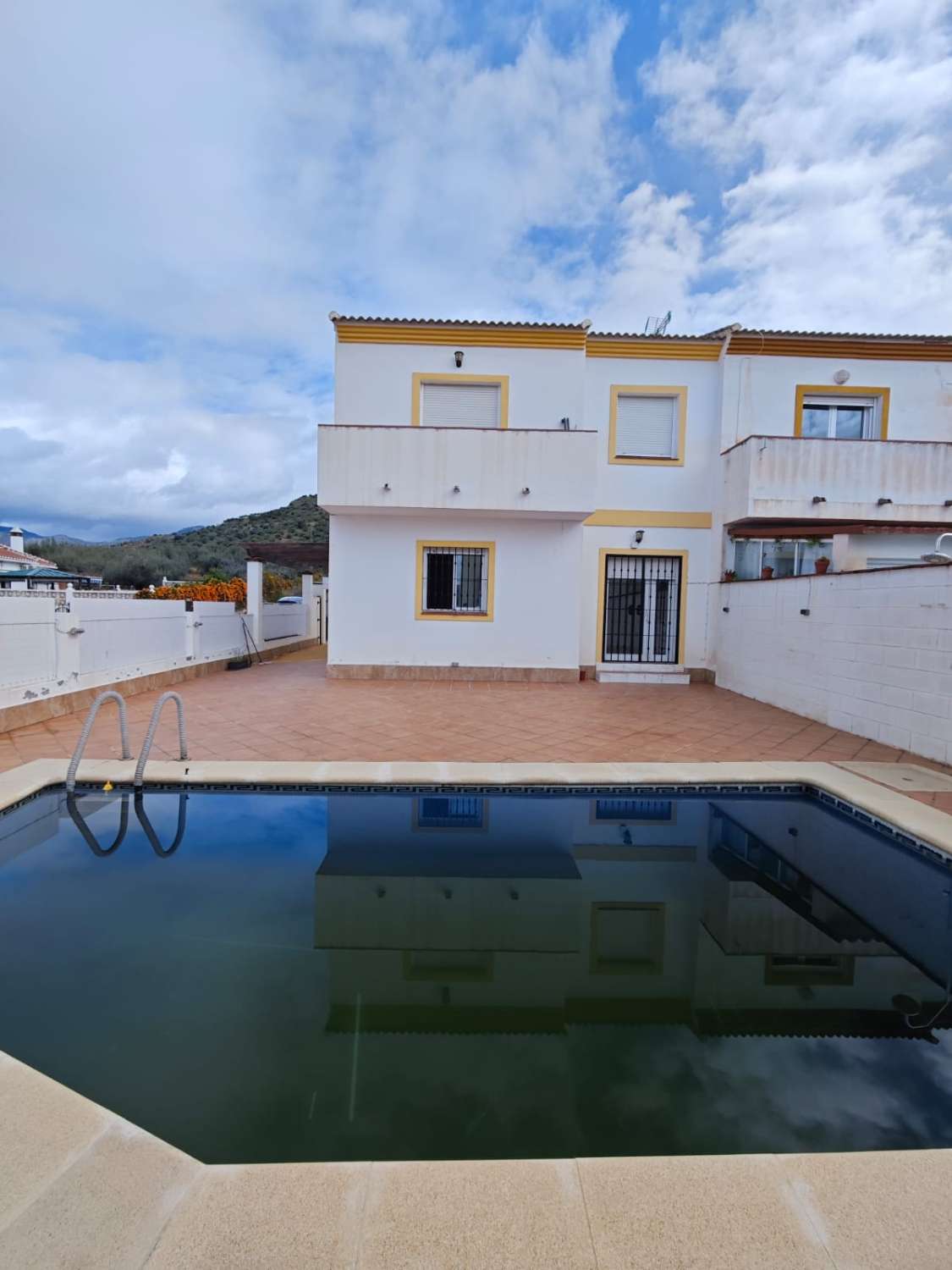 Semi-detached house on the Don Manuel Bridge