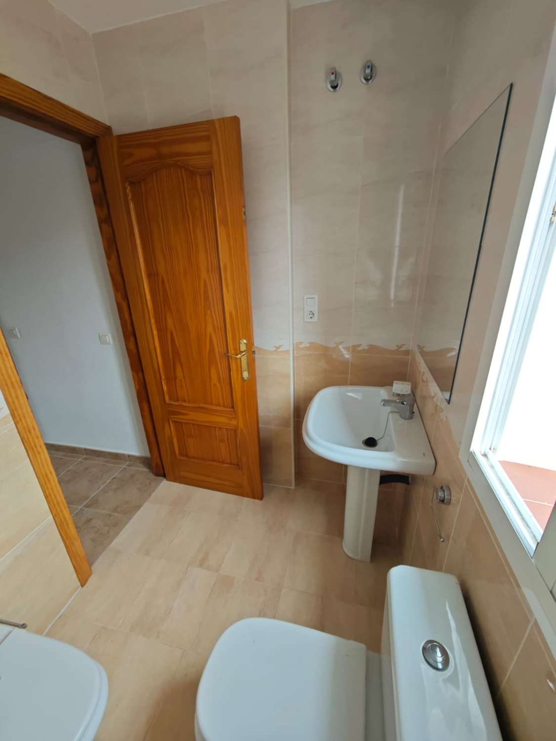 Semi-detached house on the Don Manuel Bridge