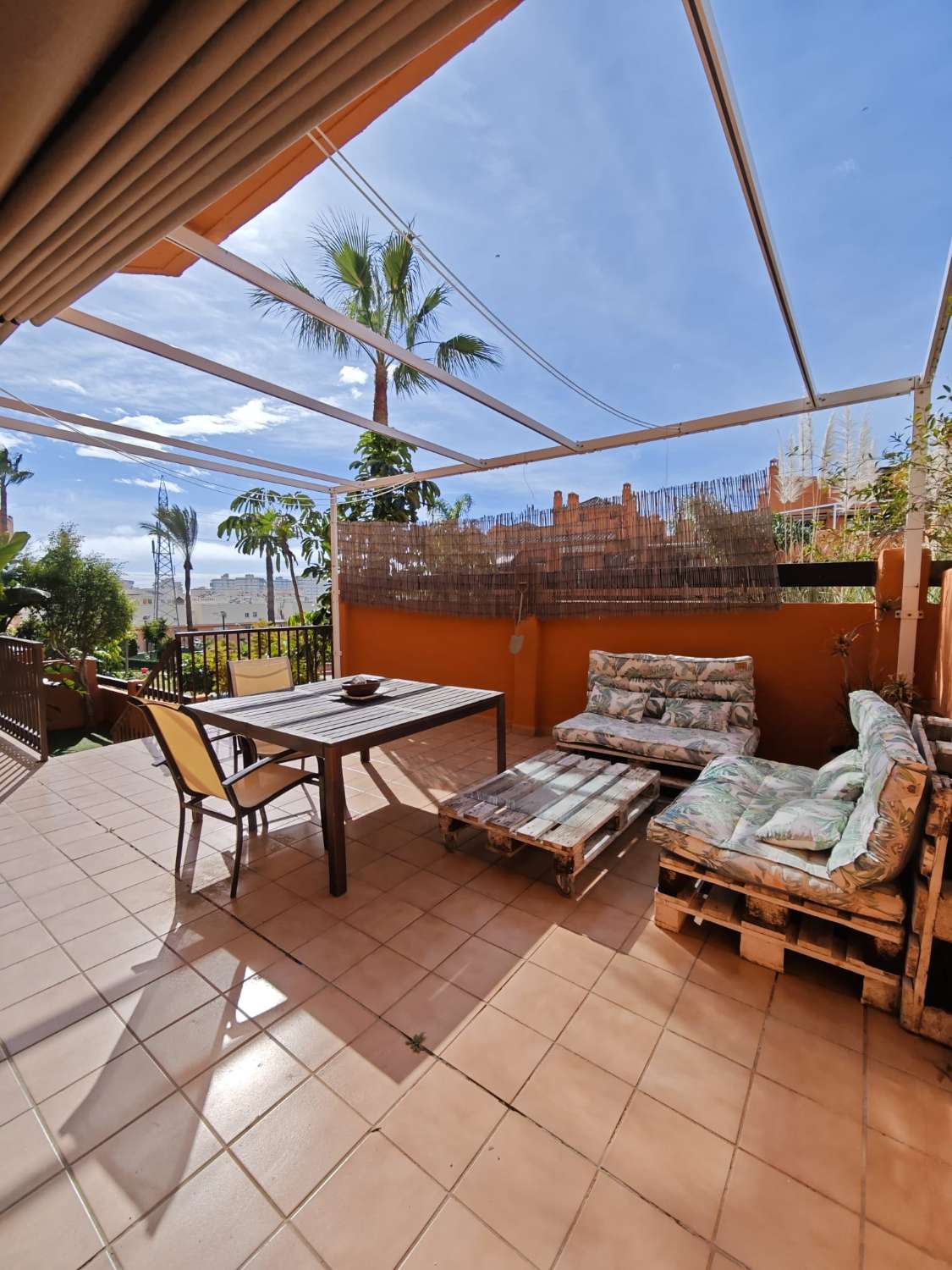 BAR SPECTACULAIRE À EL TOMILLAR