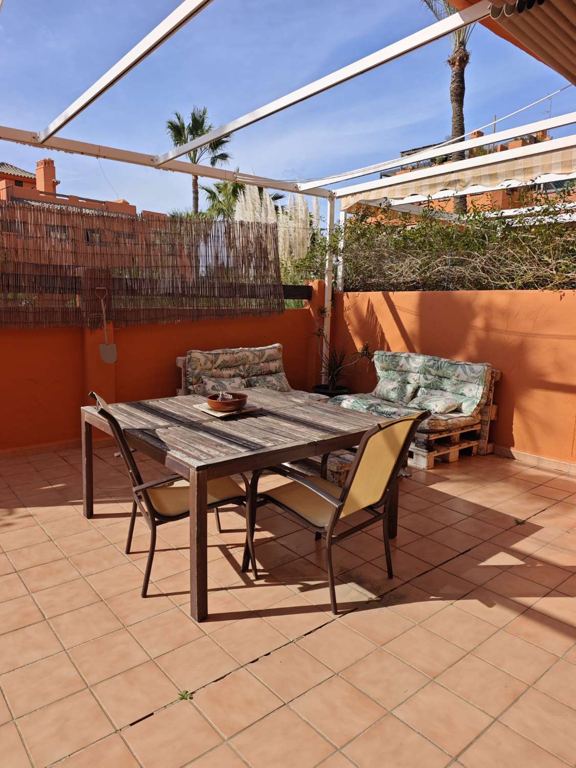 BAR SPECTACULAIRE À EL TOMILLAR