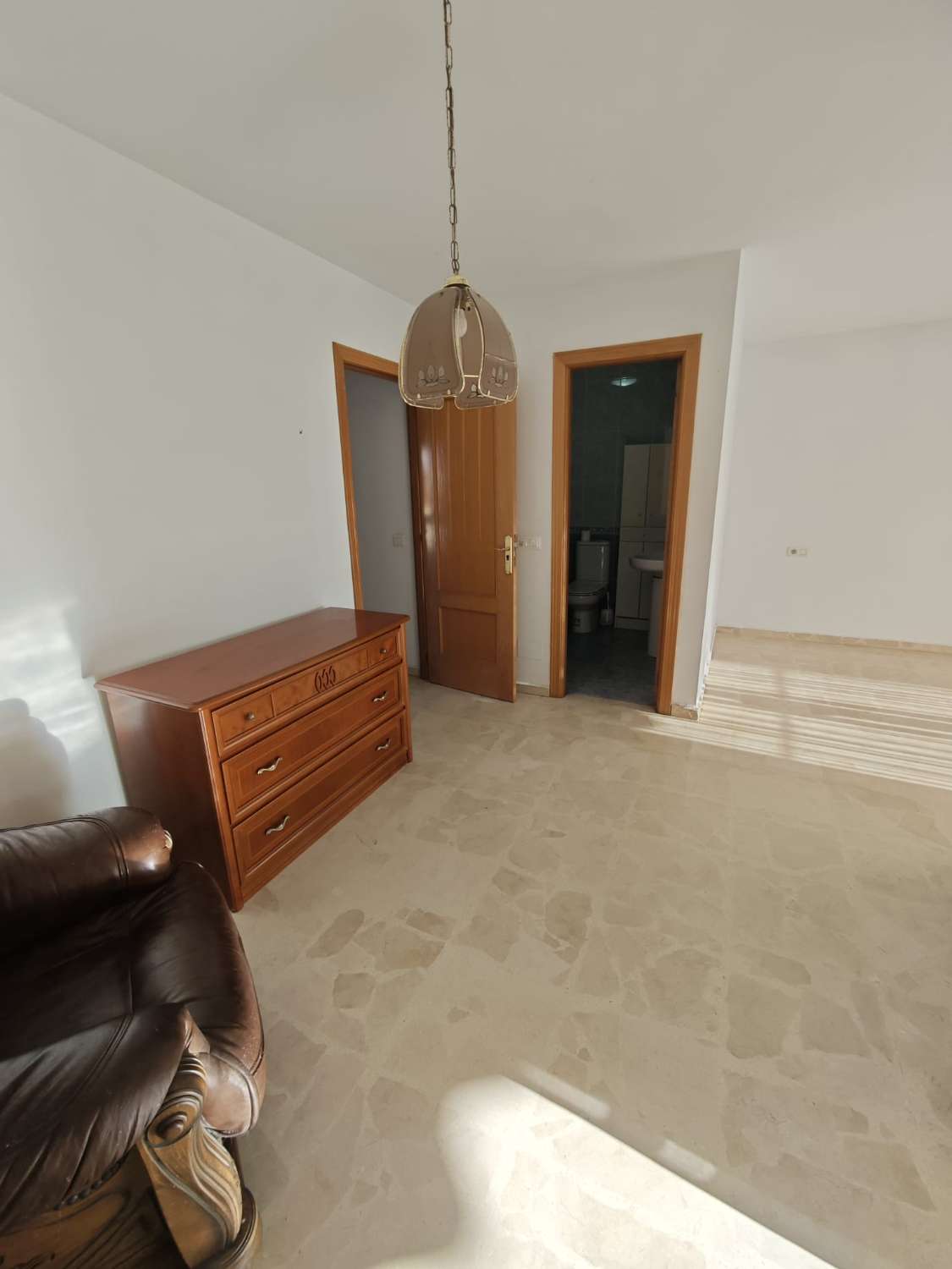 Grande maison jumelée d’angle à vendre