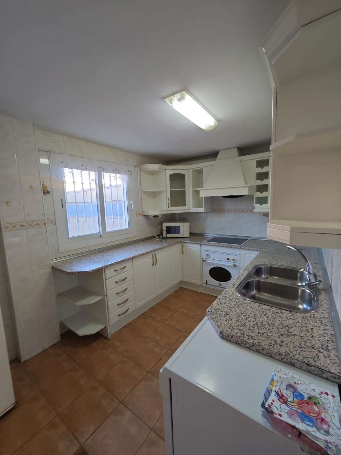 Grande maison jumelée d’angle à vendre