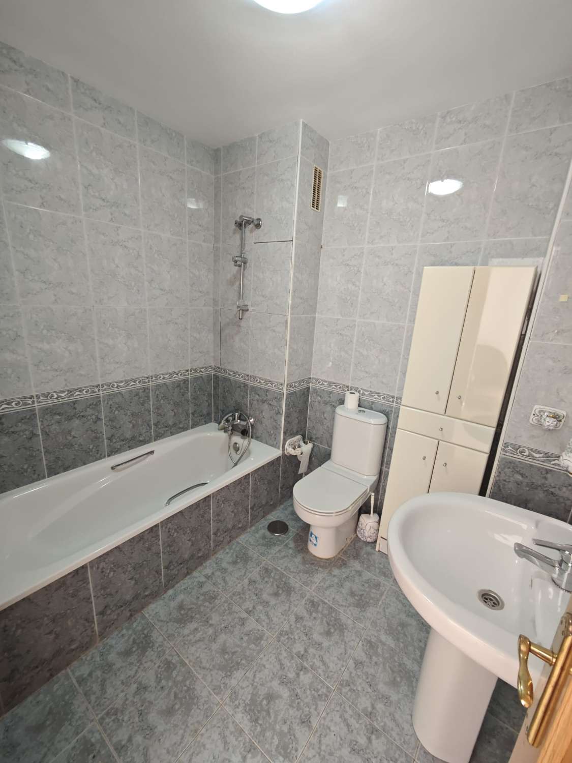 Grande maison jumelée d’angle à vendre