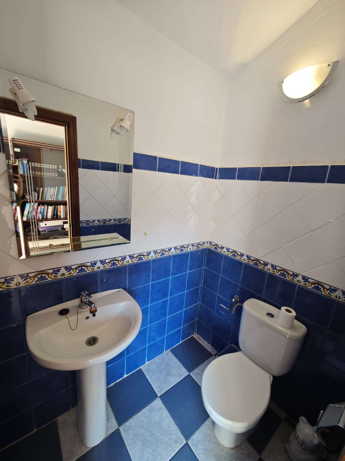 Grande maison jumelée d’angle à vendre