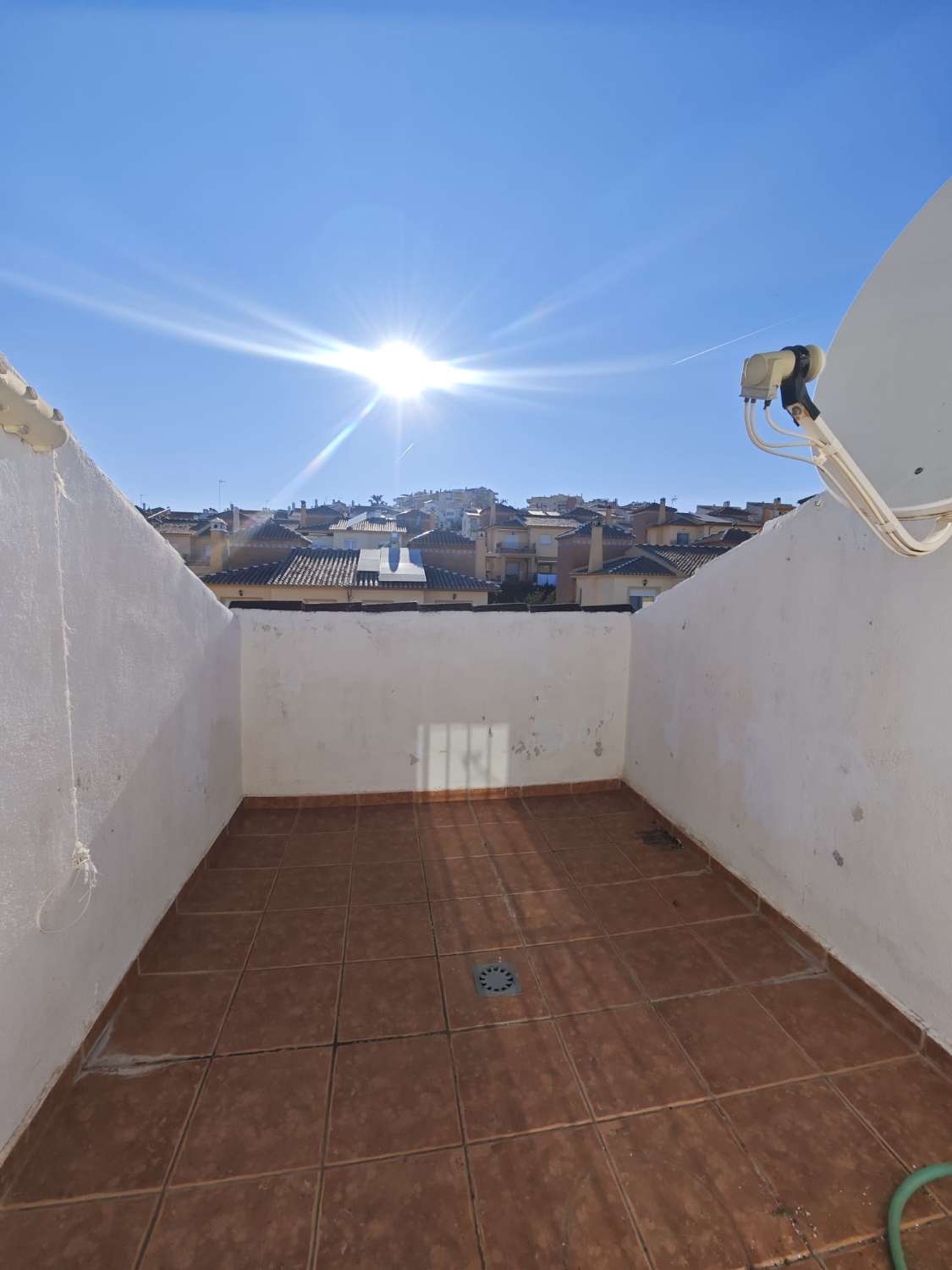 Grande maison jumelée d’angle à vendre